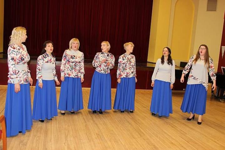 Sieviešu vokālais ansamblis "Pieskāriens" vokālo ansambļu skatē